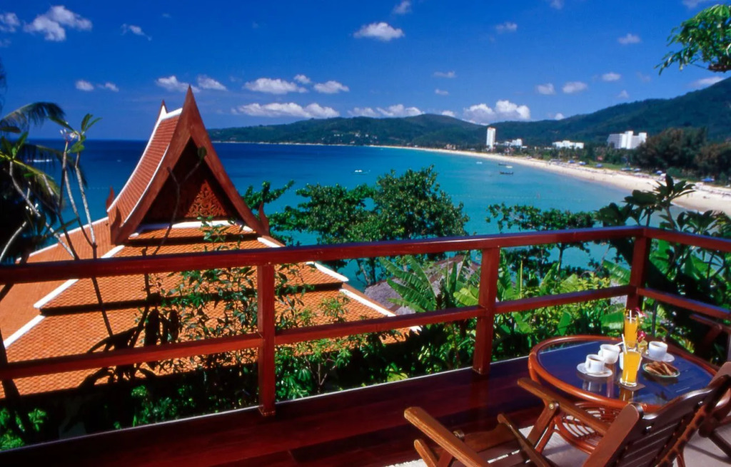 Двухместный номер с видом на океан двуспальная кровать в Marina Phuket Resort