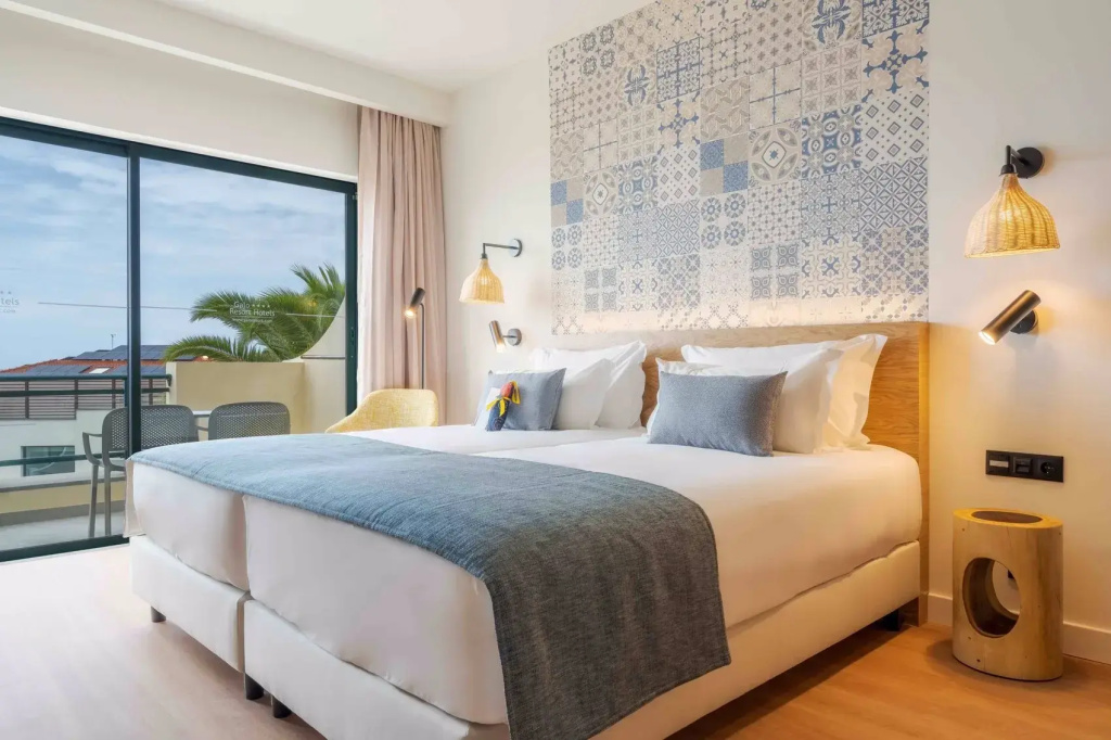 Single room with balcony and with sea view