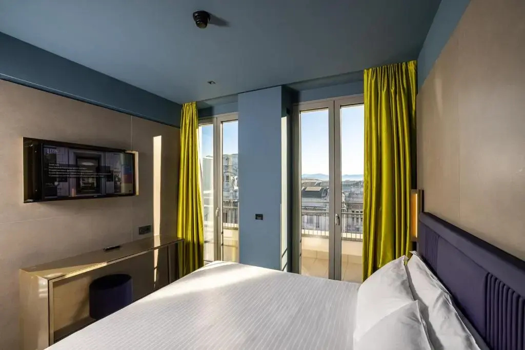 Double room with balcony and with view (full double bed)