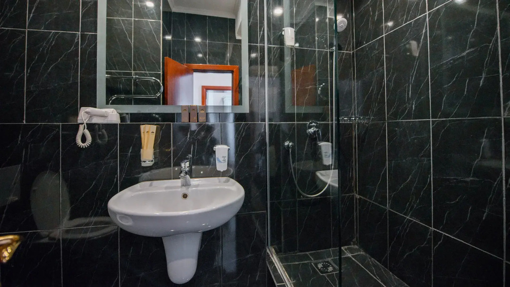 Двухместный полулюкс двуспальная кровать в Казахстан