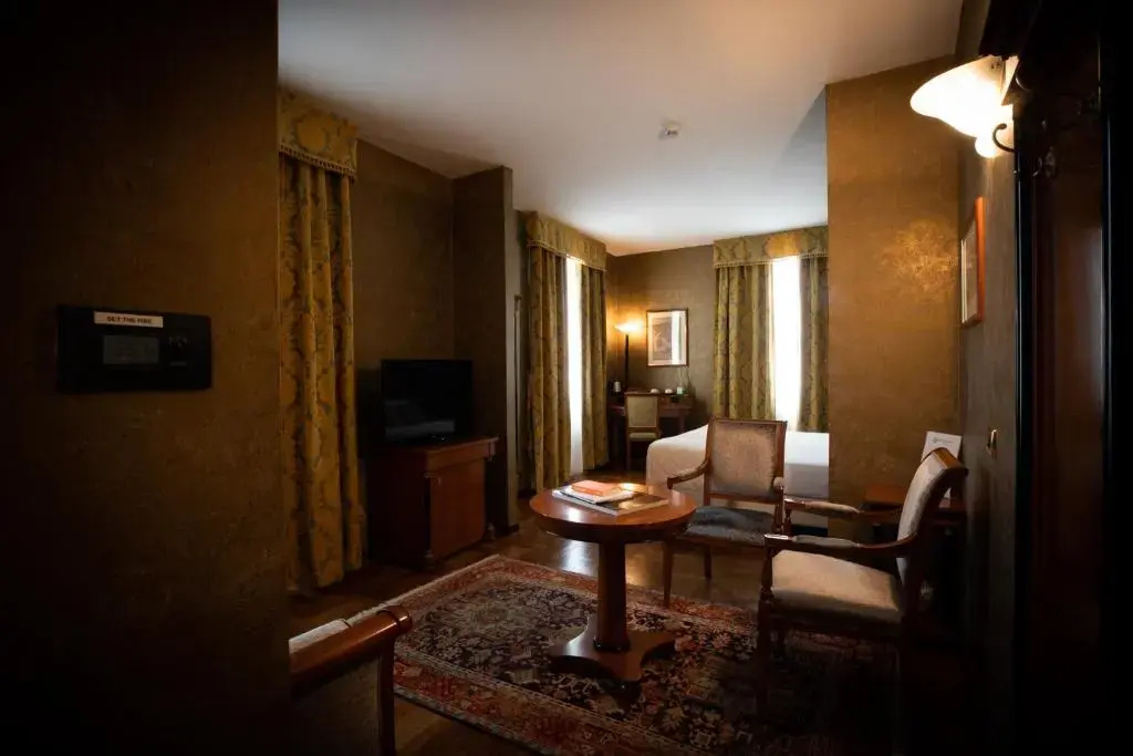 Double Junior Suite (full double bed)