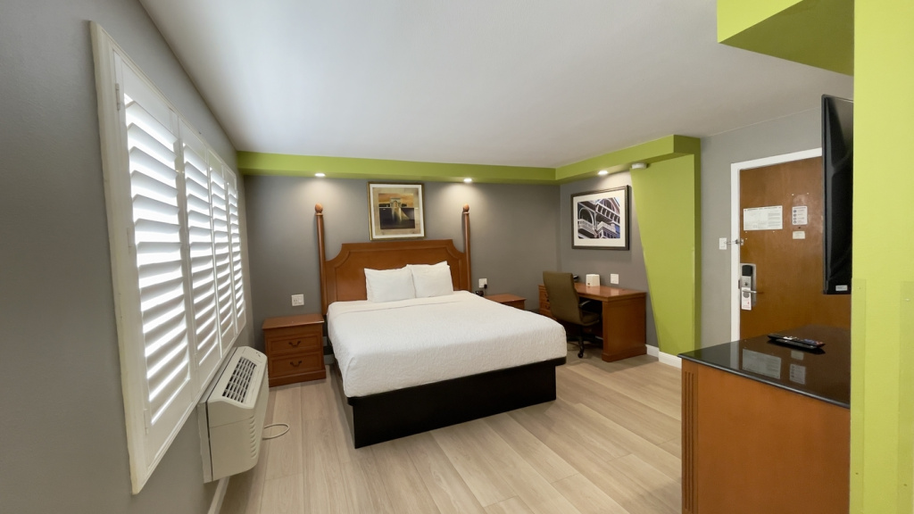 Double room (full double bed)