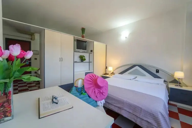 Connecting room with balcony