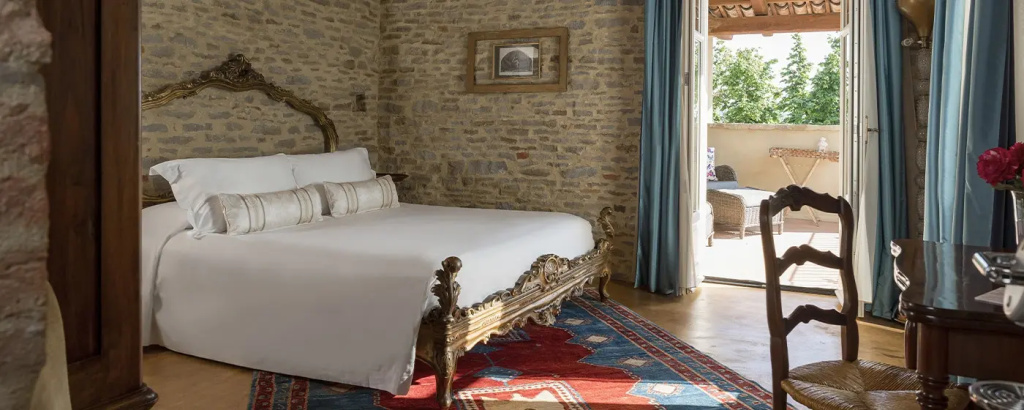Gold Double room (full double bed)
