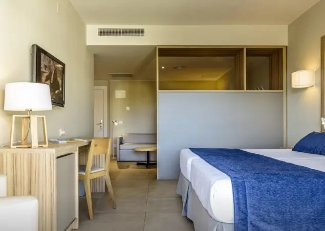 Twin Junior Suite (twin beds)