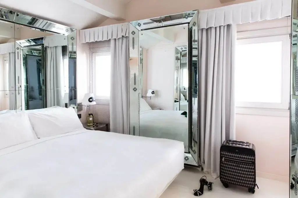 Attic Double Suite full double bed