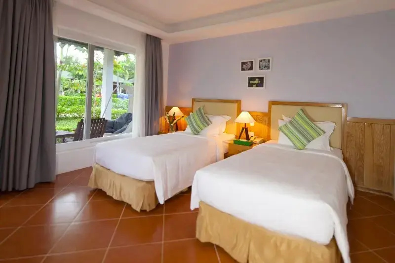 Double Bungalow with pool view (twin beds)