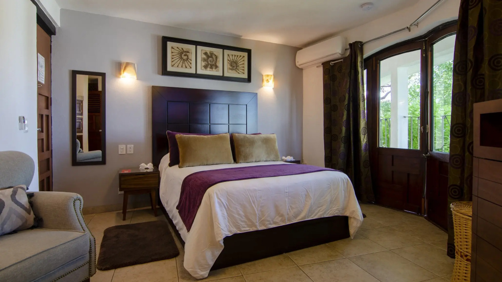 Villa Double room (full double bed)