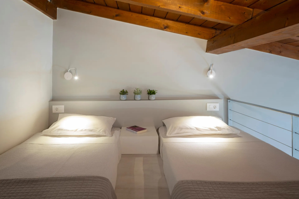 Shared Pool Maisonette
