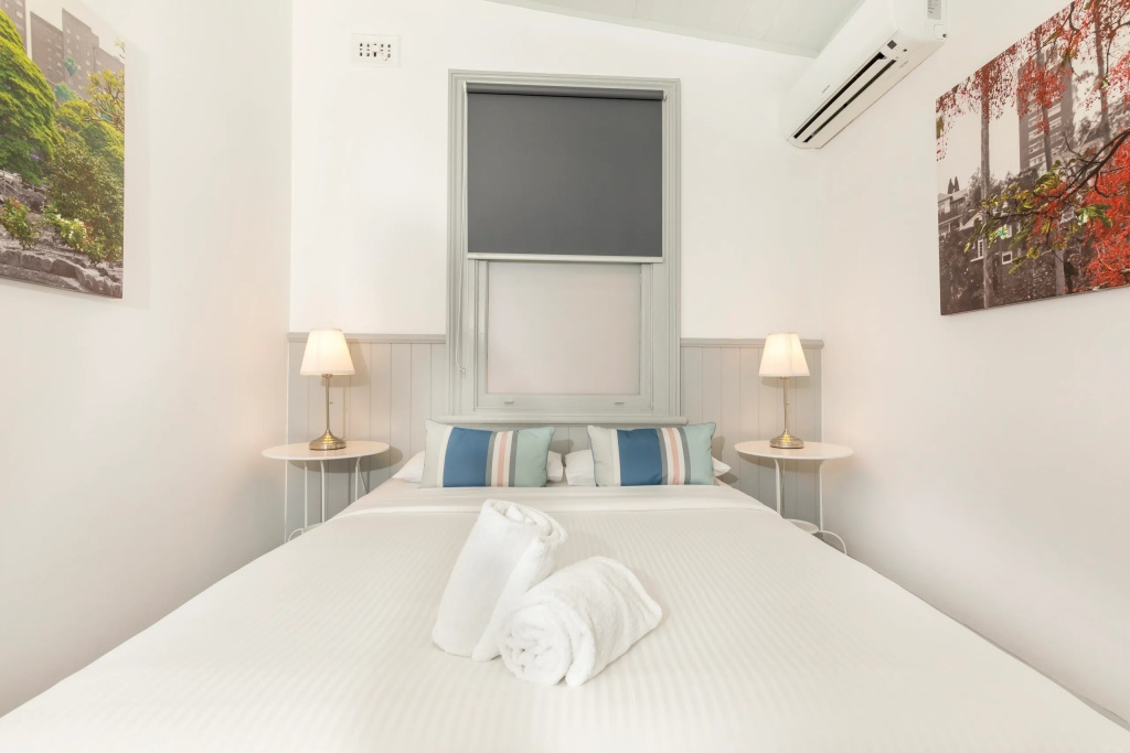 Double room (full double bed)