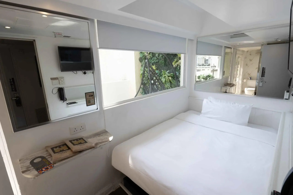 Smart Plus Double room with balcony (full double bed)