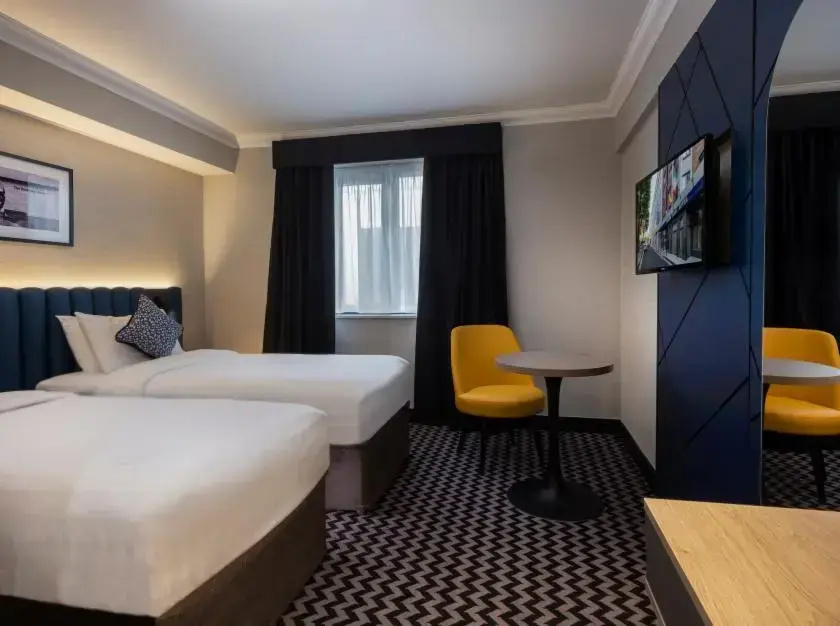 Academy Plaza Hotel - Chambres