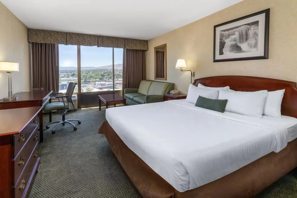 Ramada by Wyndham Reno Hotel and Casino - Chambres