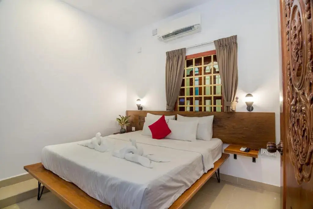 Deluxe Double room (full double bed)