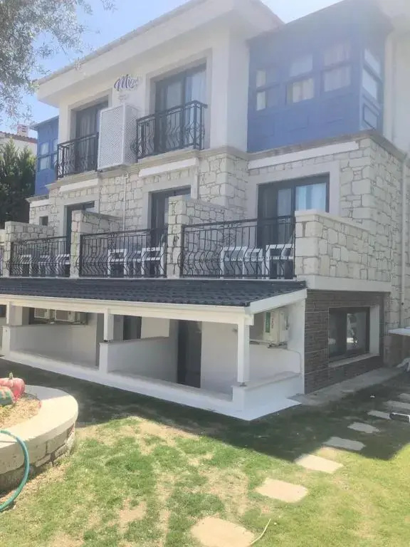 Alacati Albatross Hotel