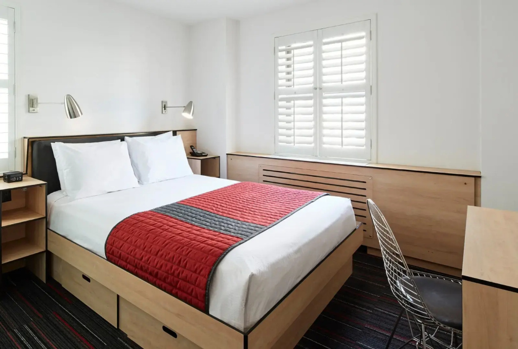 Double Pod (full double bed)