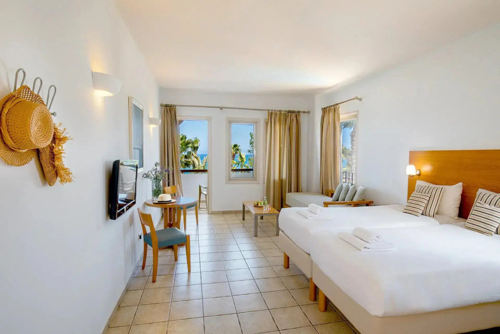 Двухместная студия с видом на море 2 отдельные кровати в Louis Althea Beach Hotel