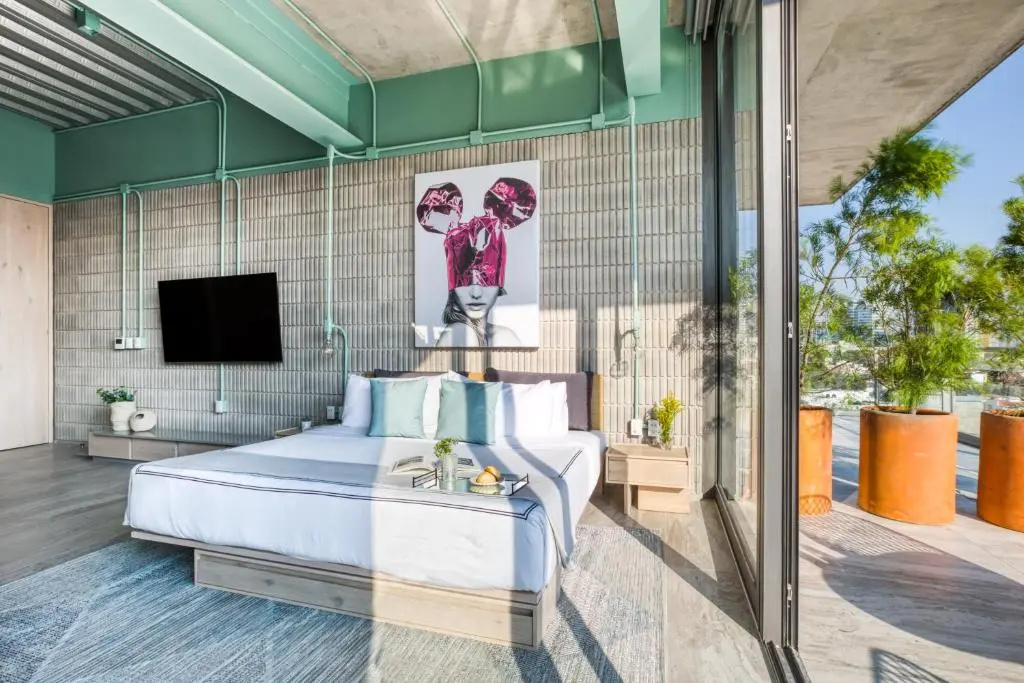 Premium Double Suite with balcony (full double bed)