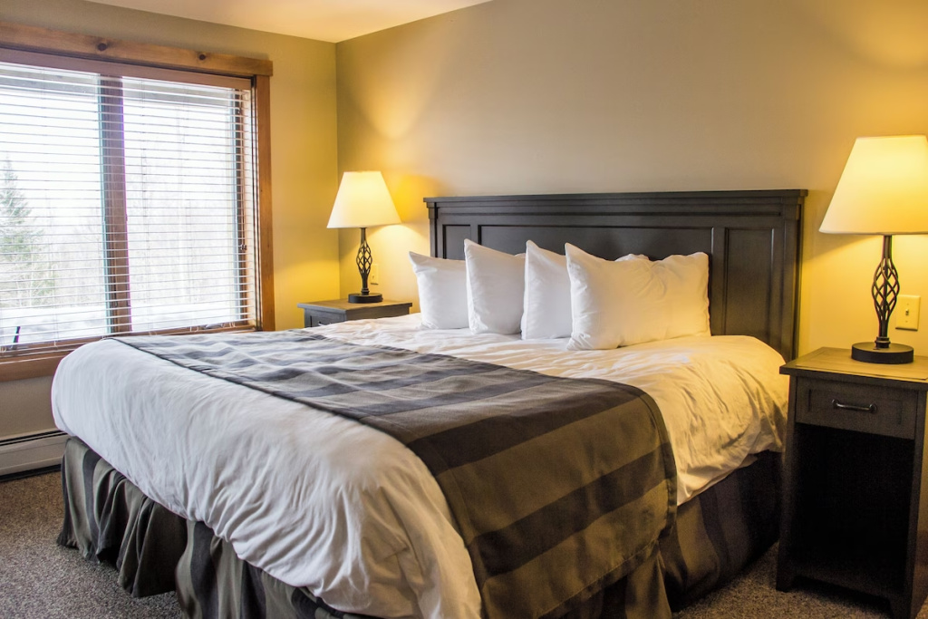 1 Bedroom Double Cottage full double bed