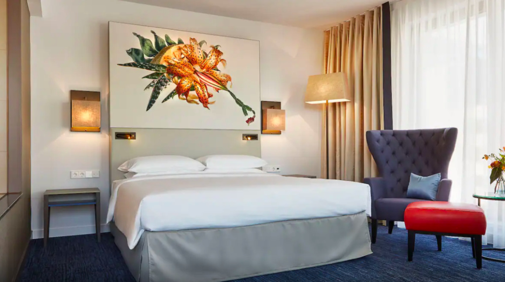 Deluxe Double Club room (full double bed)