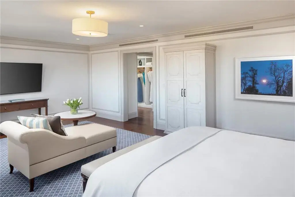 Deluxe Double room (full double bed)