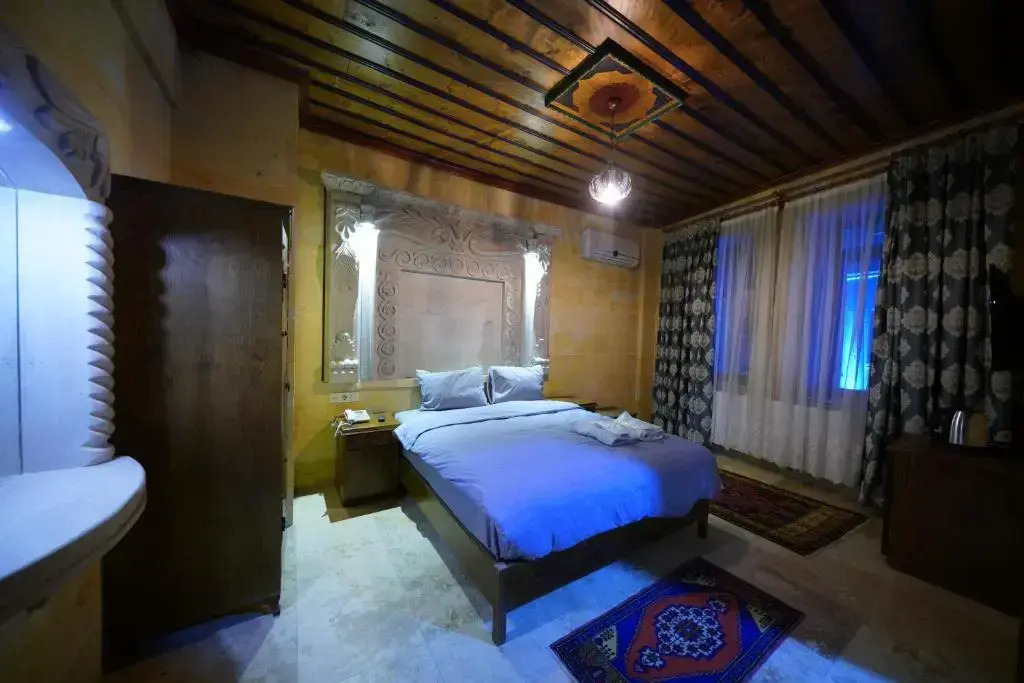 Deluxe Double Suite (full double bed)