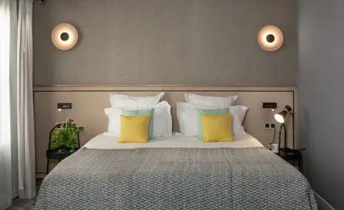 Double Romantic Junior Suite with balcony (full double bed)