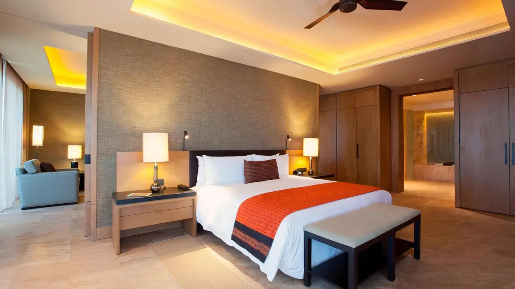 Luxury Double Suite with balcony and with resort view full double bed