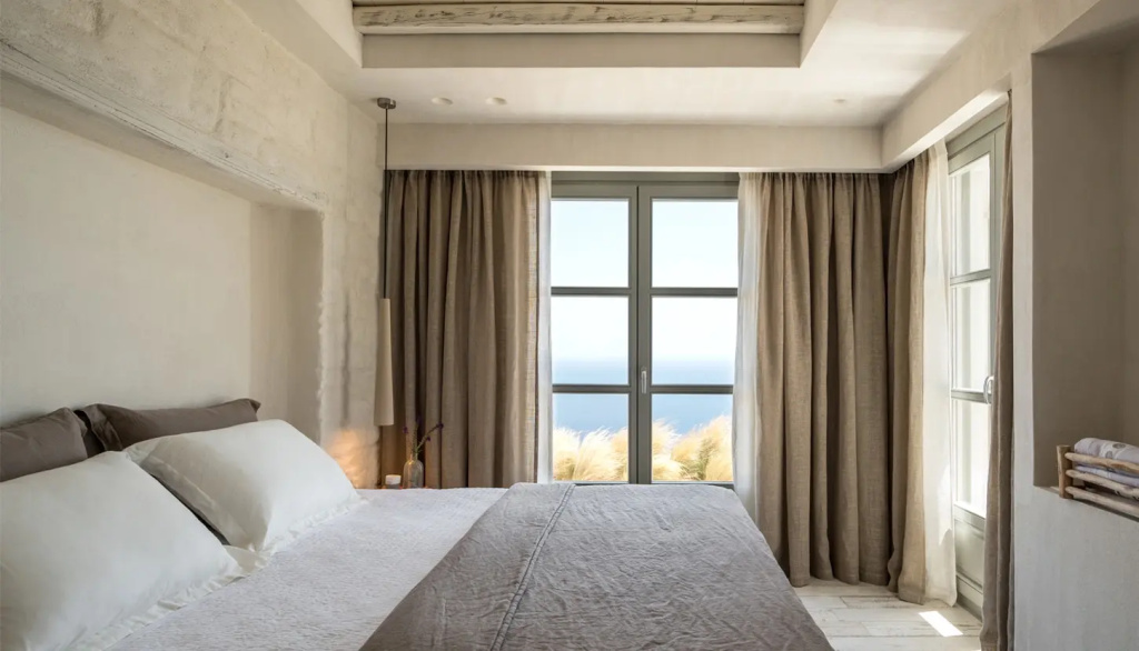 Norma Pool Double Suite (full double bed)