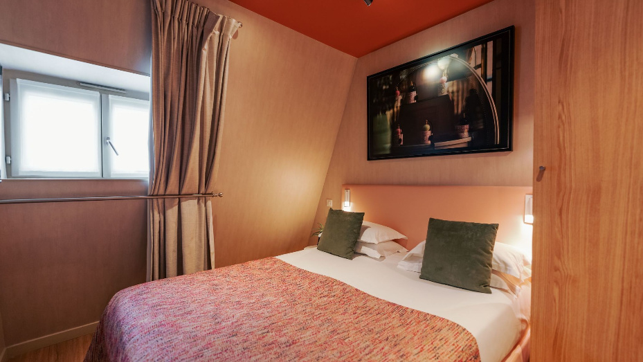 Double Junior Suite (full double bed)
