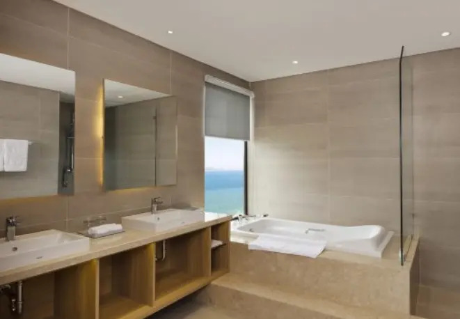 Двухместный полулюкс с видом на океан двуспальная кровать в Nagar Hotel Nha Trang