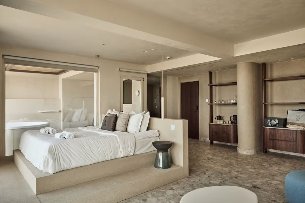 Horizon Grand with Outdoor Hydromassage Bathtub Double Suite with sea view (full double bed)