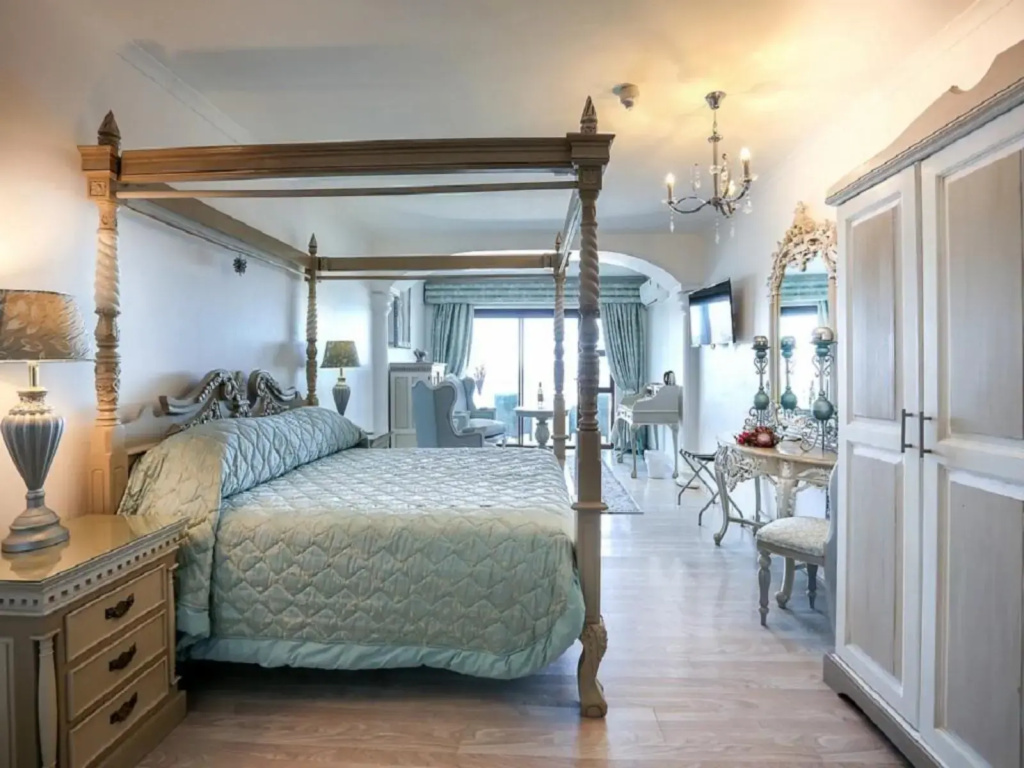 Honeymoon Double room with sea view (full double bed)
