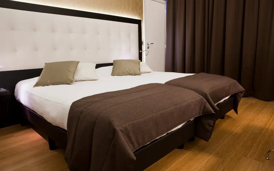 Double room (full double bed)