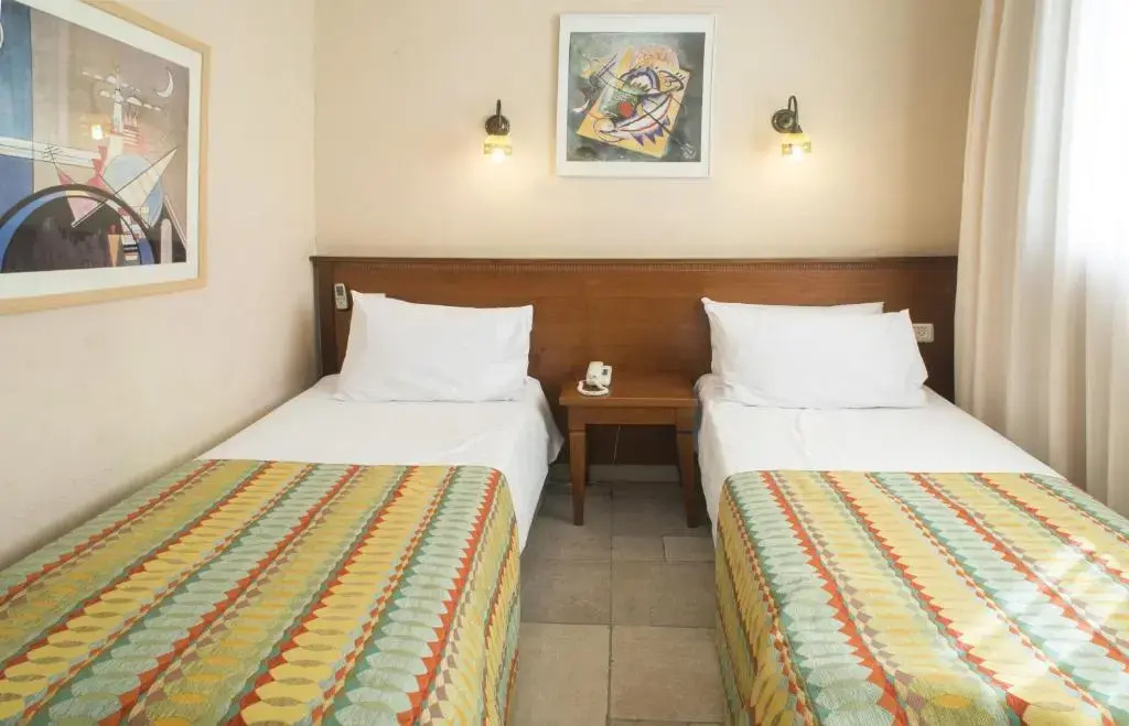 Economy room