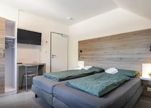 Sextuple Family room
