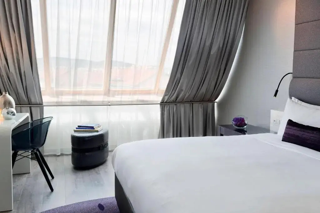2 Bedrooms Renaissance Quadruple Suite