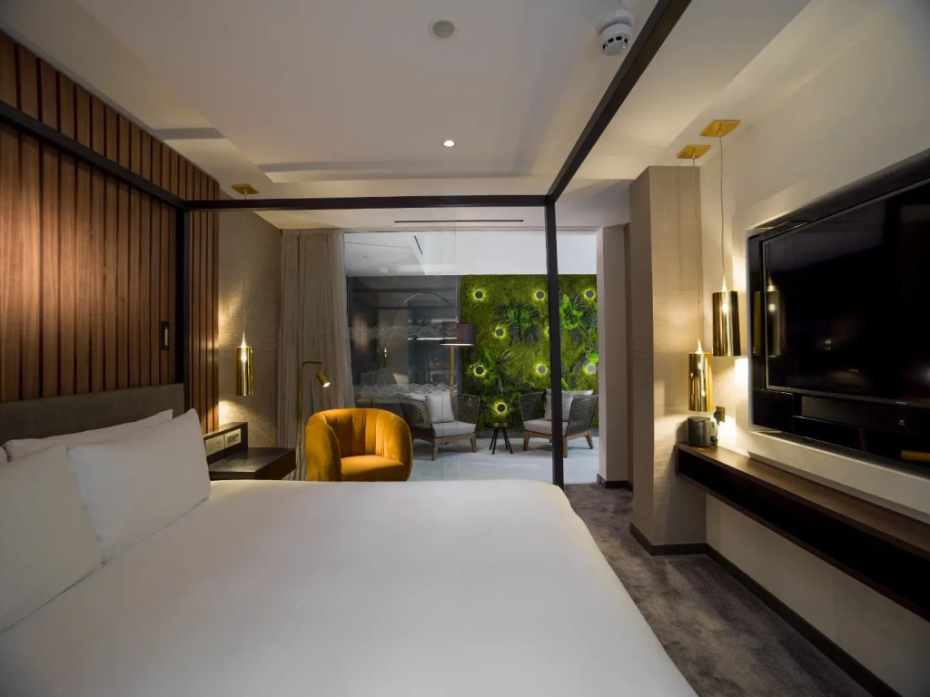 Double Suite (full double bed)