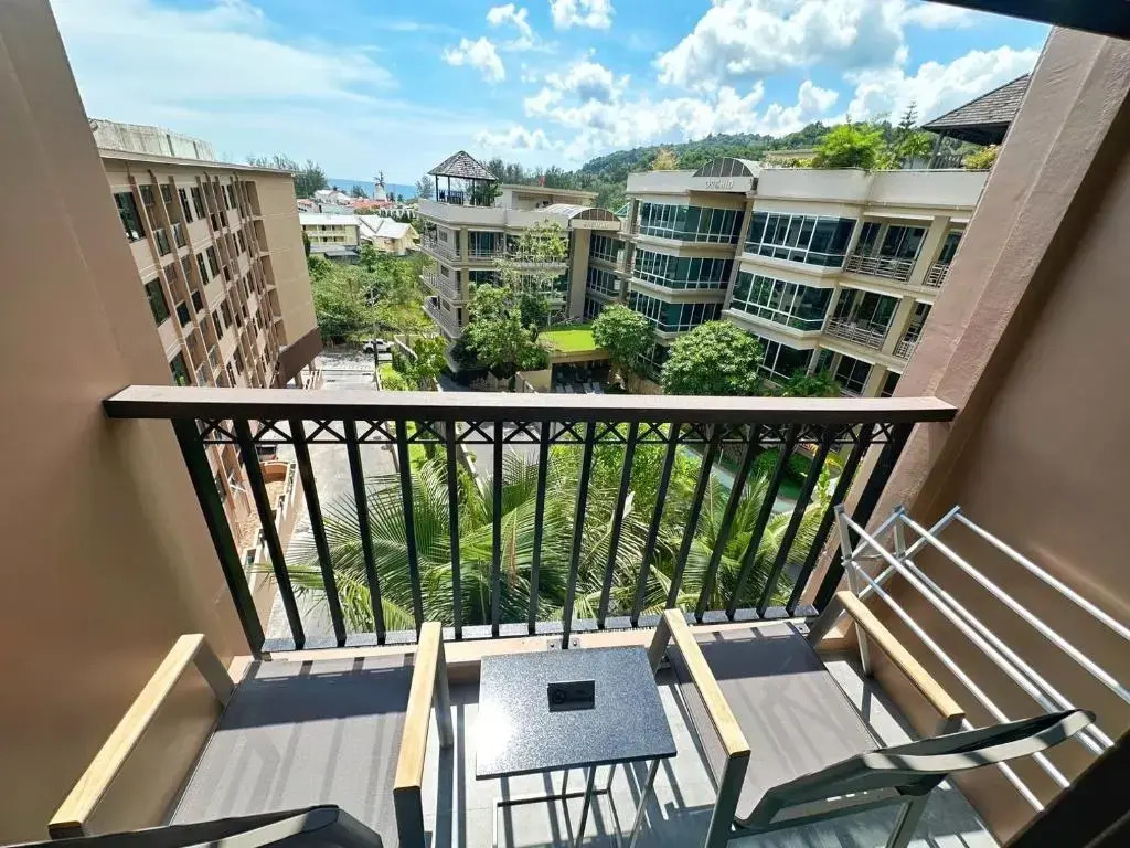 Двухместный номер Premier 2 отдельные кровати в The Proud Karon Beach Phuket Trademark Collection By Wyndham