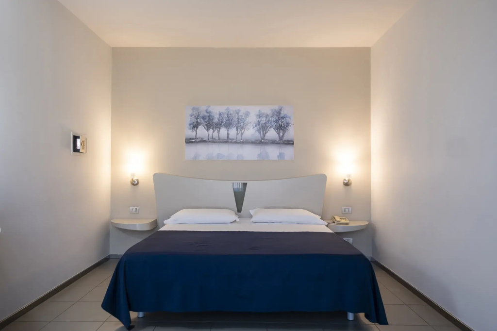 Double room (full double bed)