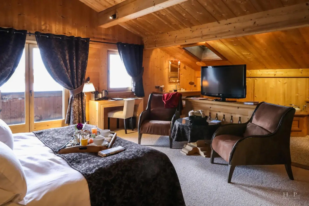 Luxe Double room (full double bed)