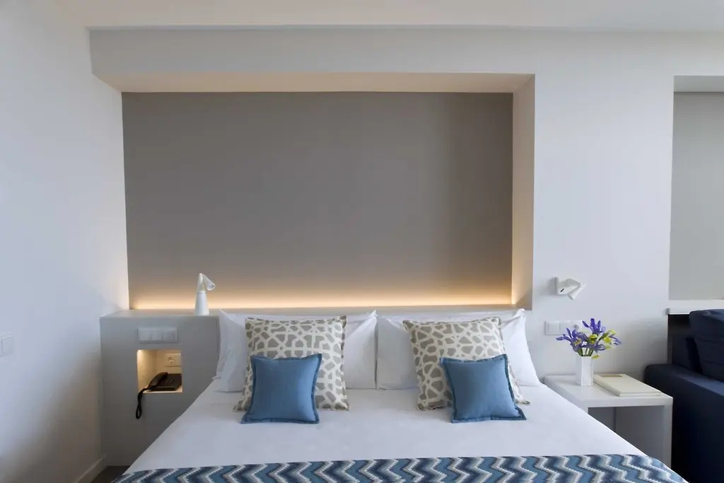 Deluxe Double room with sea view (full double bed)
