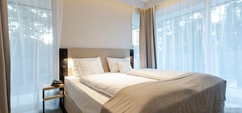 Grand Double room (full double bed)