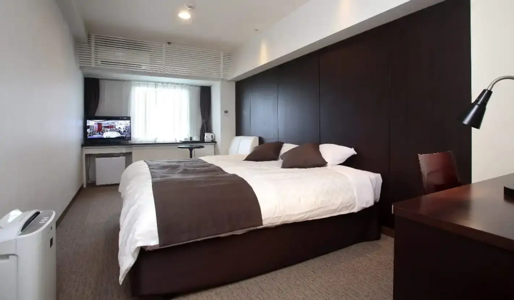 Double room (full double bed)