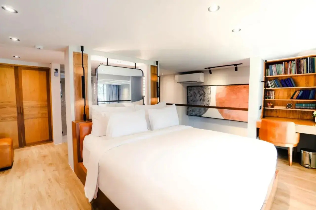 Double Loft Suite (full double bed)