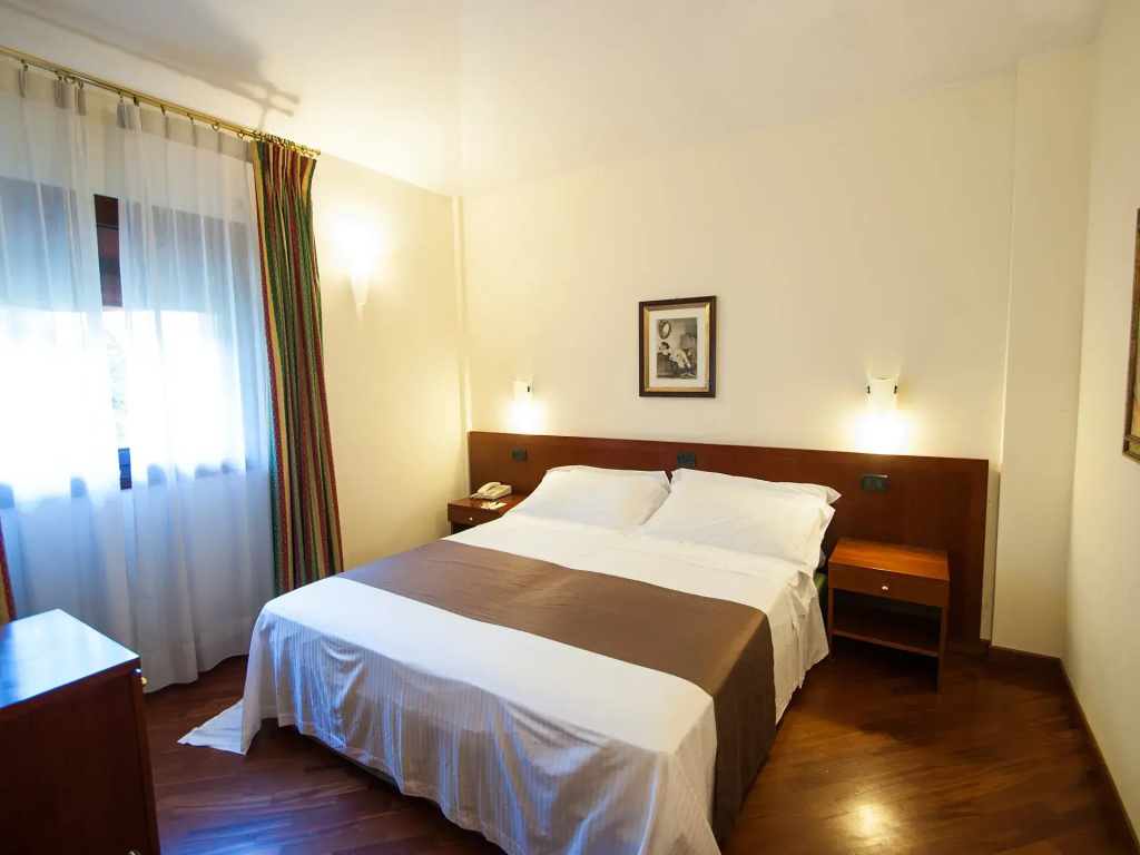 Double Suite (full double bed)