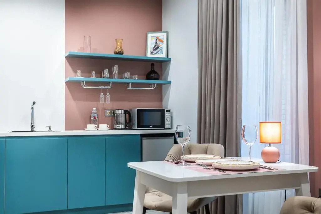 Люкс с 2 комнатами с балконом и с красивым видом из окна в Apart hotel Colibri