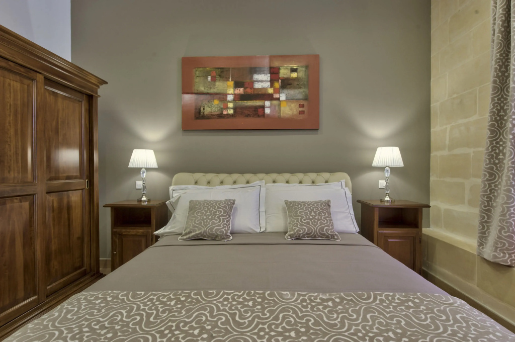 Standard Double Suite (full double bed)