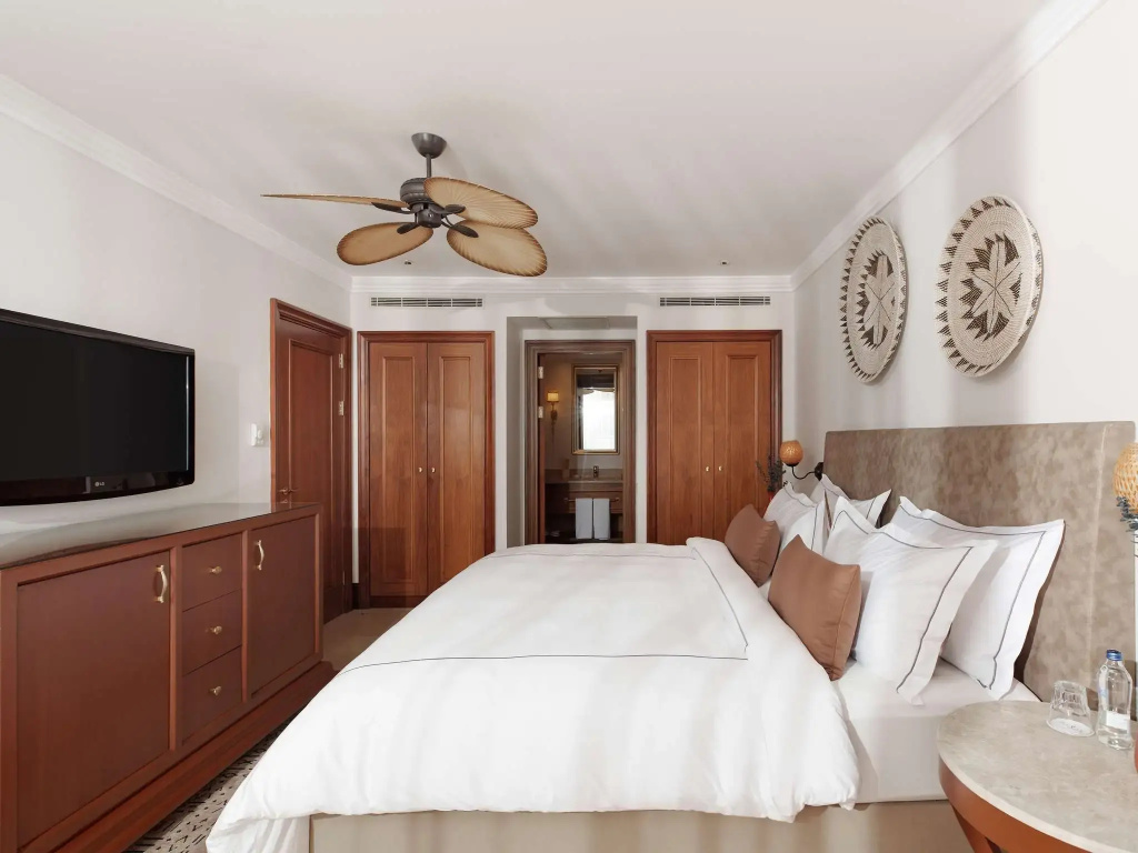 Double Suite with garden view (full double bed)