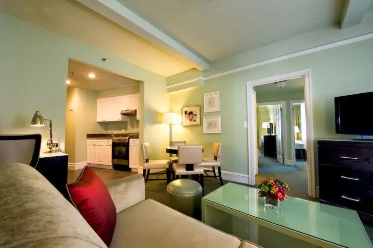 Double Suite (twin beds)